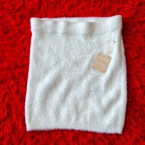 White fur skirt size M